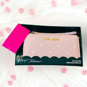Betsey Johnson Wristlet Pink w/ White Daisies Clip-On Strap NWT $58 Value